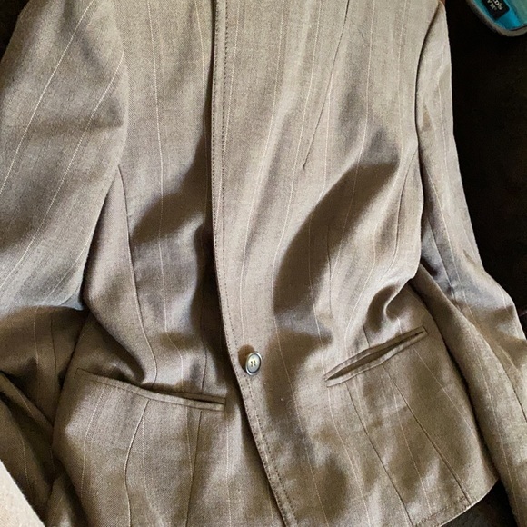 Kasper blazer. So soft. Great quality. - Picture 7 of 9